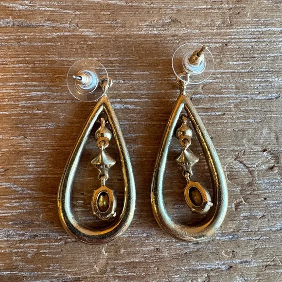 Vintage Monet Teardrop Crystal Dangle Earrings in Champagne Bronze - Picture 4 of 5